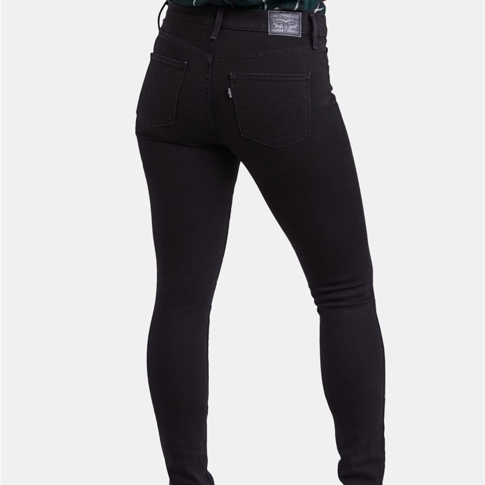 LEVIS black mid rise skinny jeans.